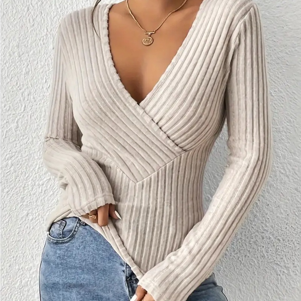 Elegant Cream Knit V-Neck Top
